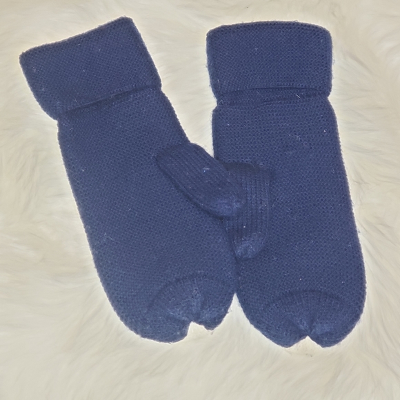 Vintage Nordic Patterned Knit Mittens - Picture 2 of 8